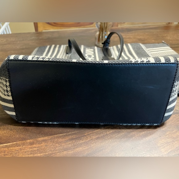 Michael Kors cavas tote w/matching handbag - Picture 3 of 7